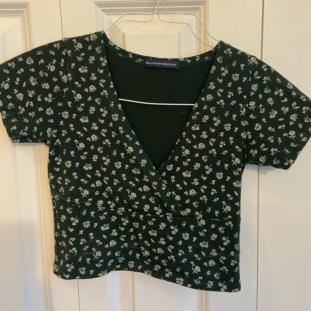 Brandy Melville cropped v neck shirt